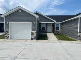 featured image of 455 Stewart Ct