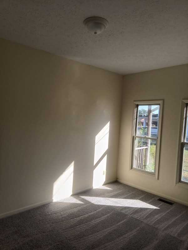 909 S Limestone St - Photo 3 of 8