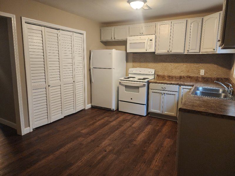 1411 Tangora Lane - Photo 2 of 18