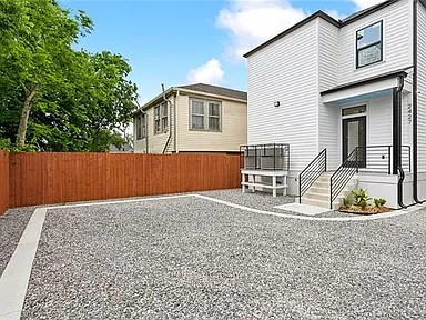 2427 Franklin Ave - Photo 2 of 13