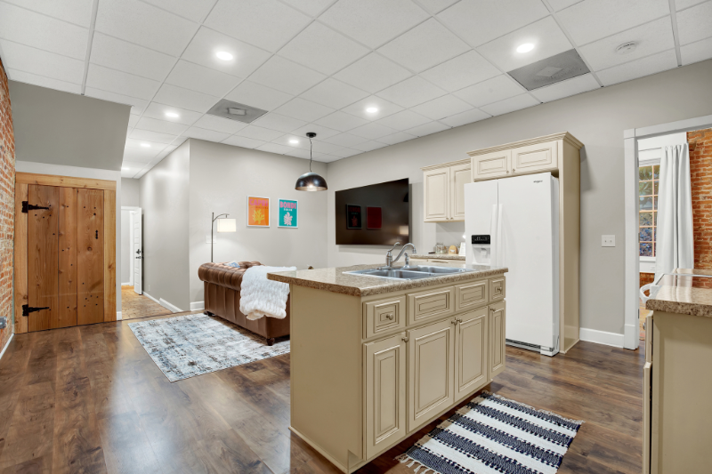 210 E Waldburg St #A - Photo 2 of 13