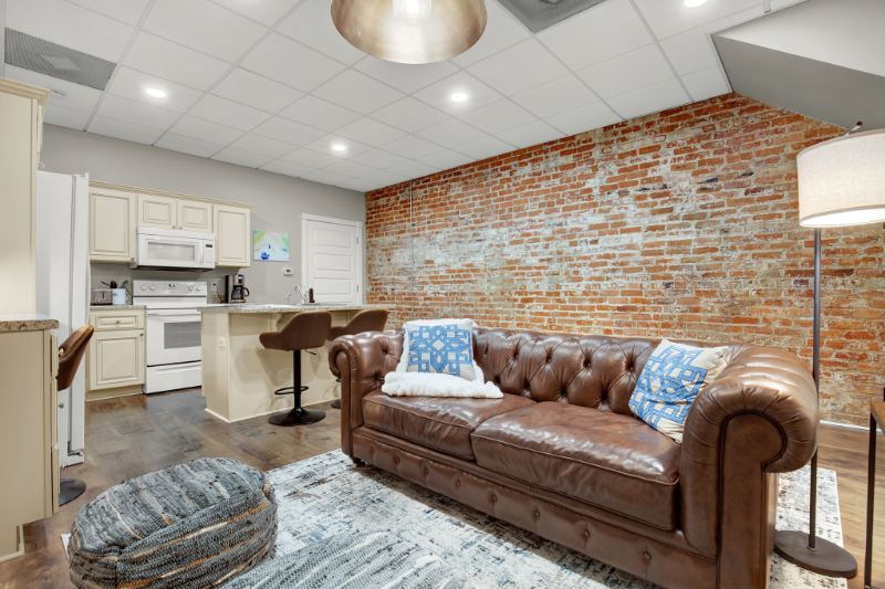 210 E Waldburg St #A - Photo 3 of 13