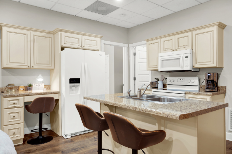 210 E Waldburg St #A - Photo 4 of 13