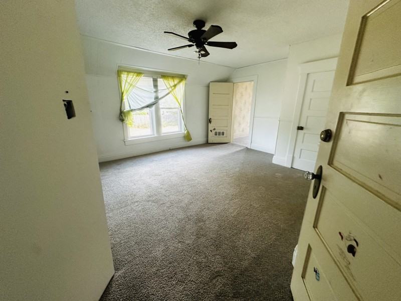 615 Northwest Arlington Avenue - Photo 3 of 20