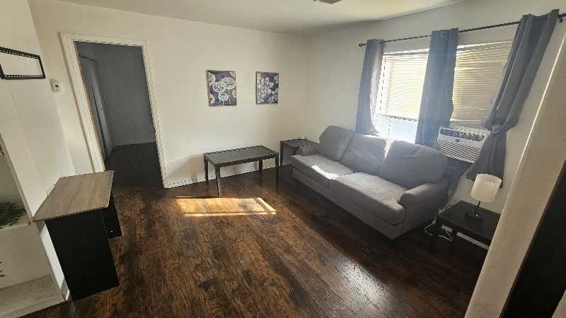 1219 Berkley Ave - Photo 5 of 10