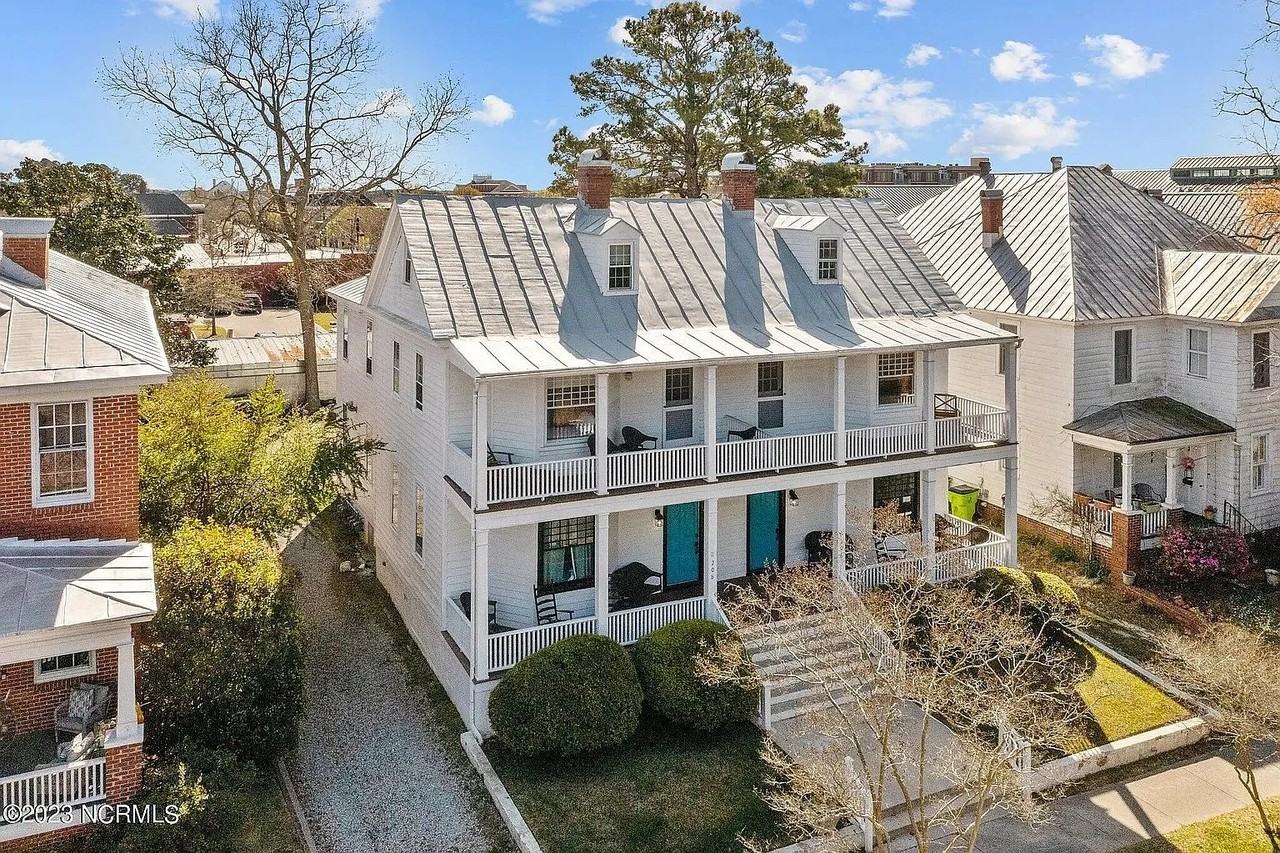 208 Metcalf Street #300 - Photo 2 of 10