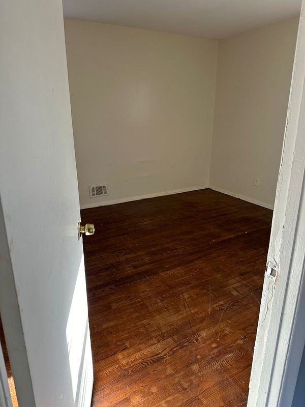 828 George St - Photo 4 of 10