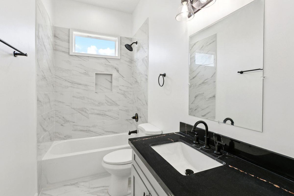 2702 S Johnson St - Photo 5 of 8