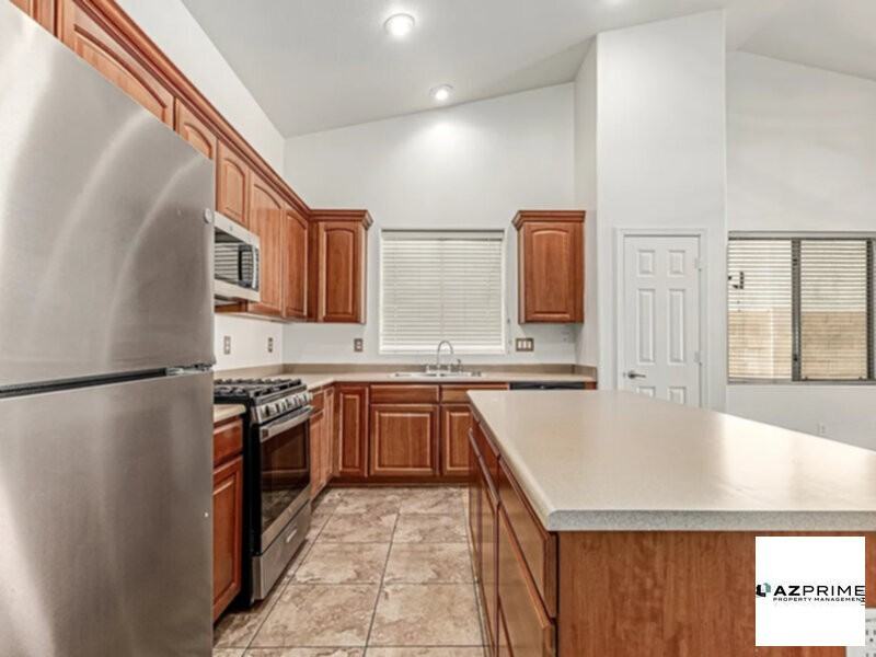 7341 N 72nd Ave - Photo 3 of 33