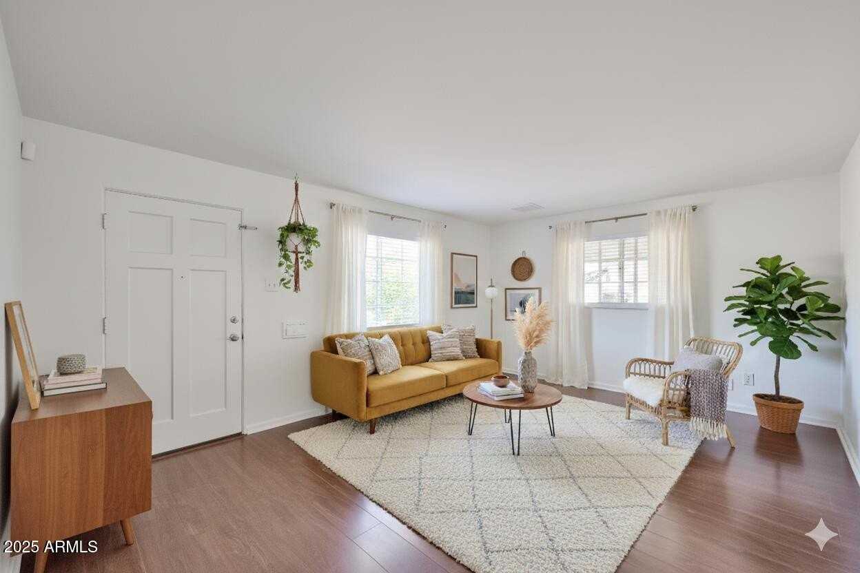 2221 W Clarendon Ave