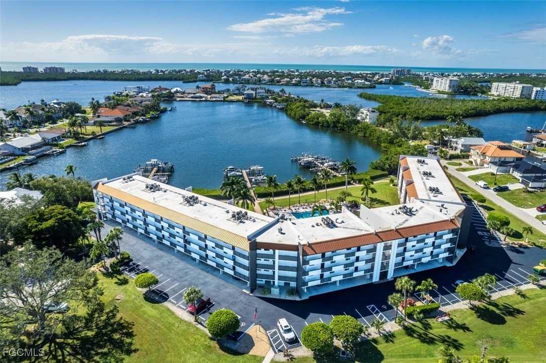 226 3rd Street #111 - Photo 4 of 41