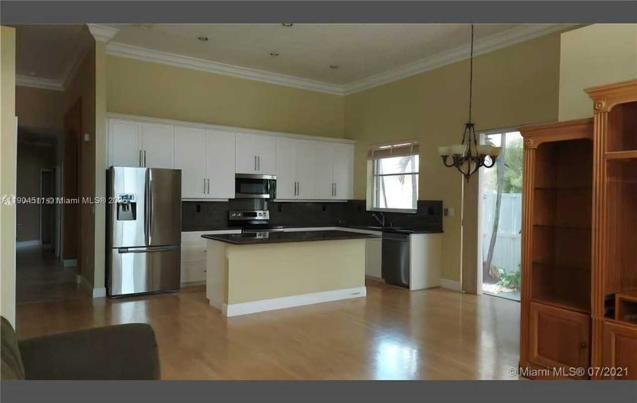 4045 Sw 151st Ter - Photo 7 of 29