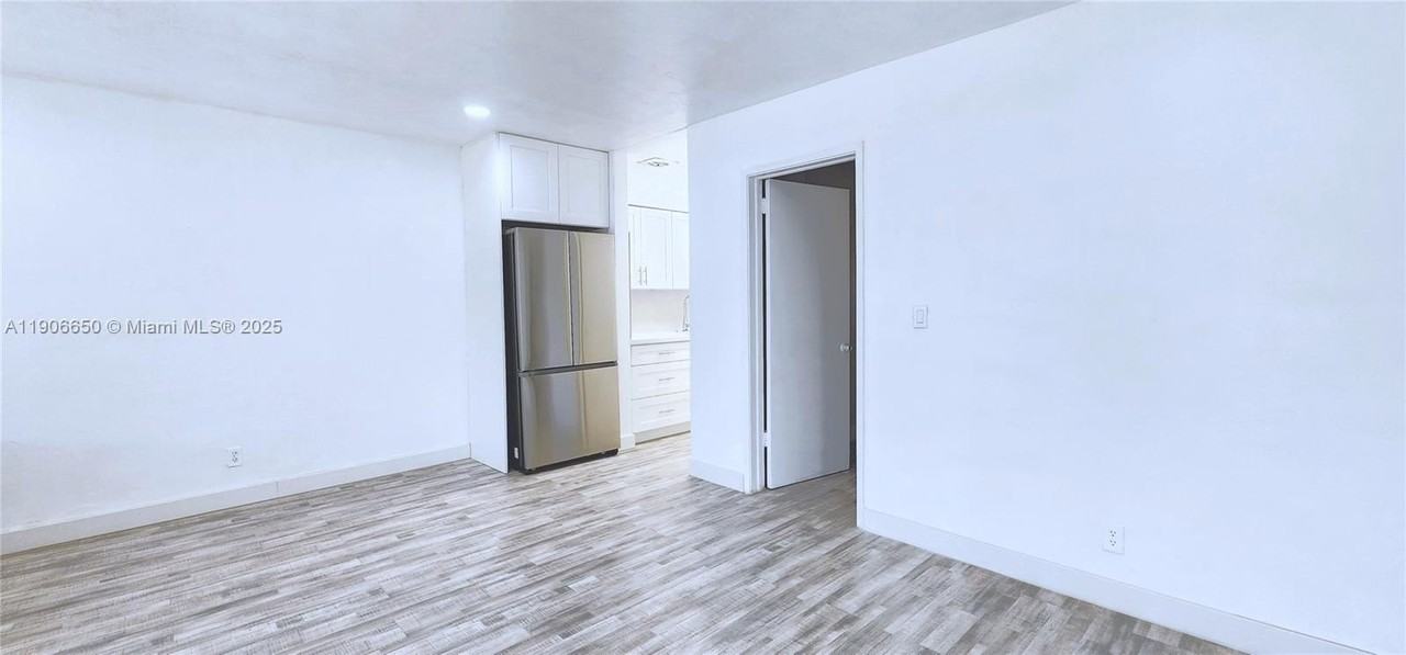 2901 Polk St #14 - Photo 4 of 16