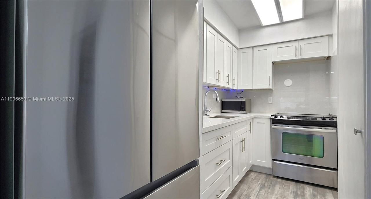 2901 Polk St #14 - Photo 6 of 16