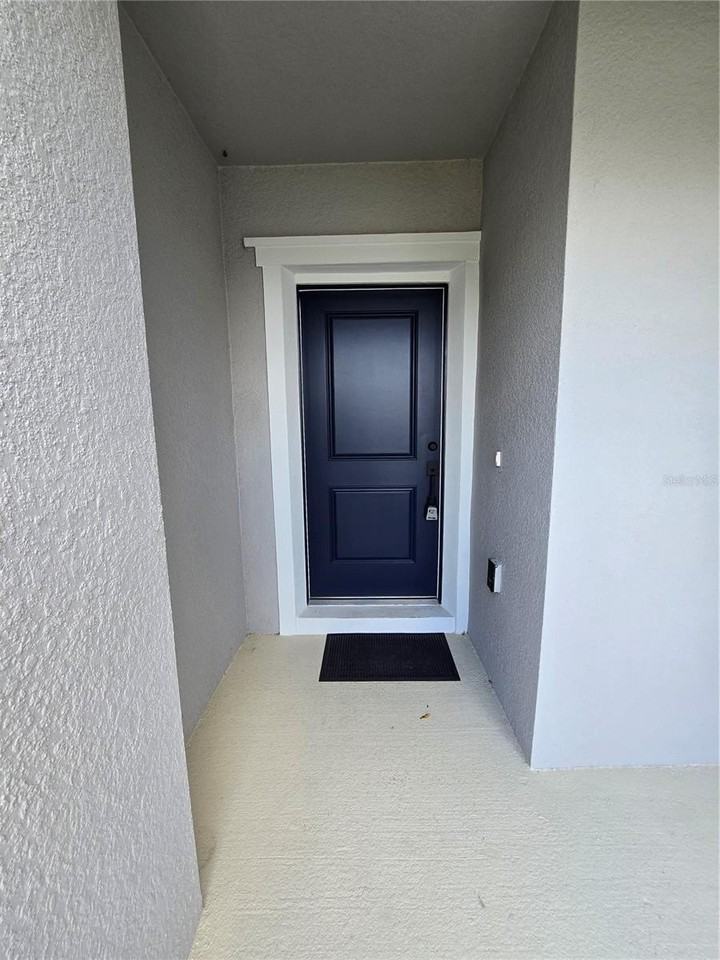9478 Westside Hills Dr - Photo 4 of 34