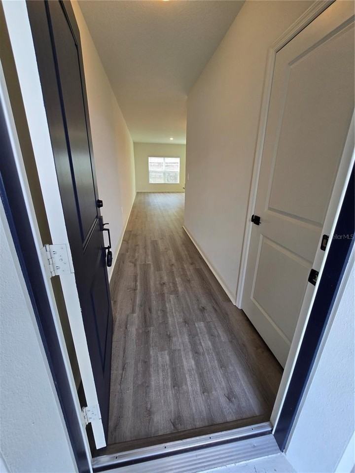 9478 Westside Hills Dr - Photo 5 of 34