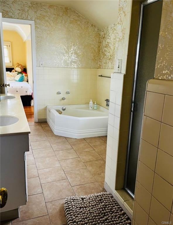 728 Hunter Drive - Photo 3 of 8