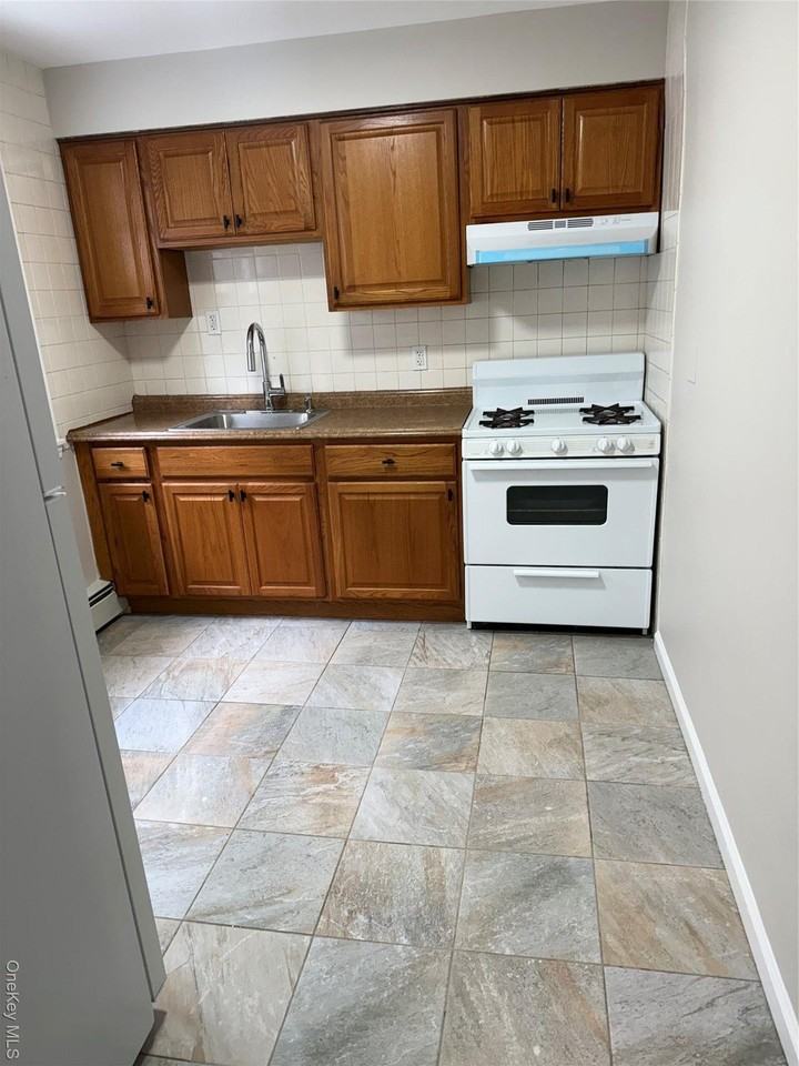 208 Orchard St - Photo 2 of 11