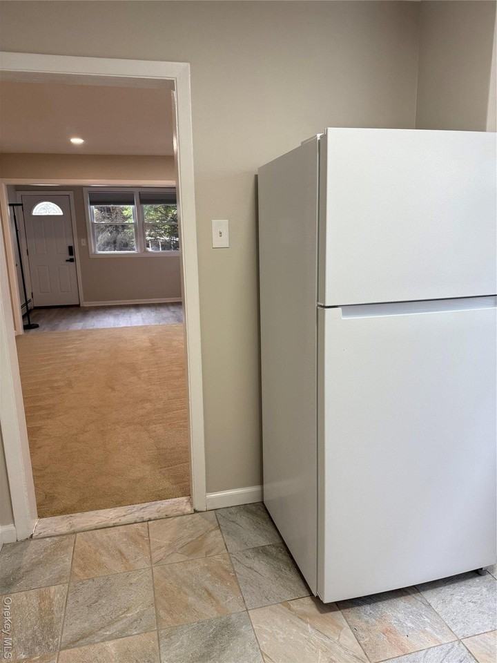 208 Orchard St - Photo 3 of 11