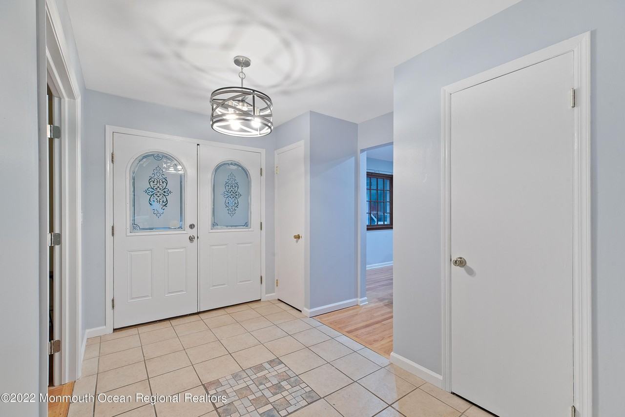 2 Karen Ct - Photo 2 of 24