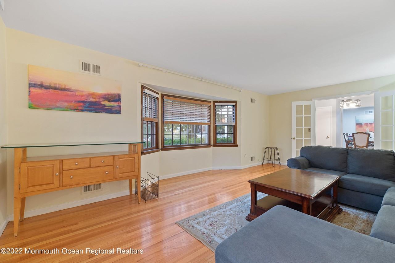 2 Karen Ct - Photo 3 of 24