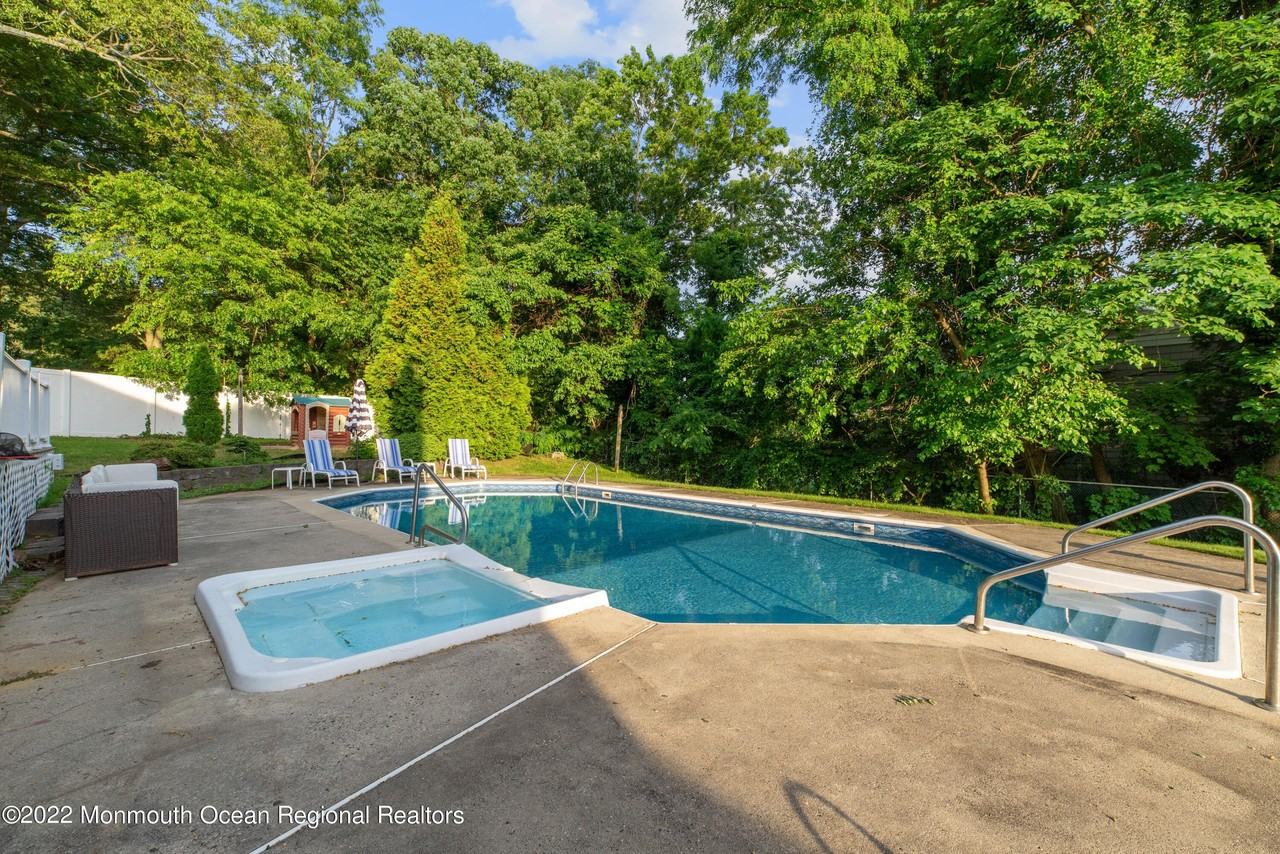 2 Karen Ct - Photo 6 of 24