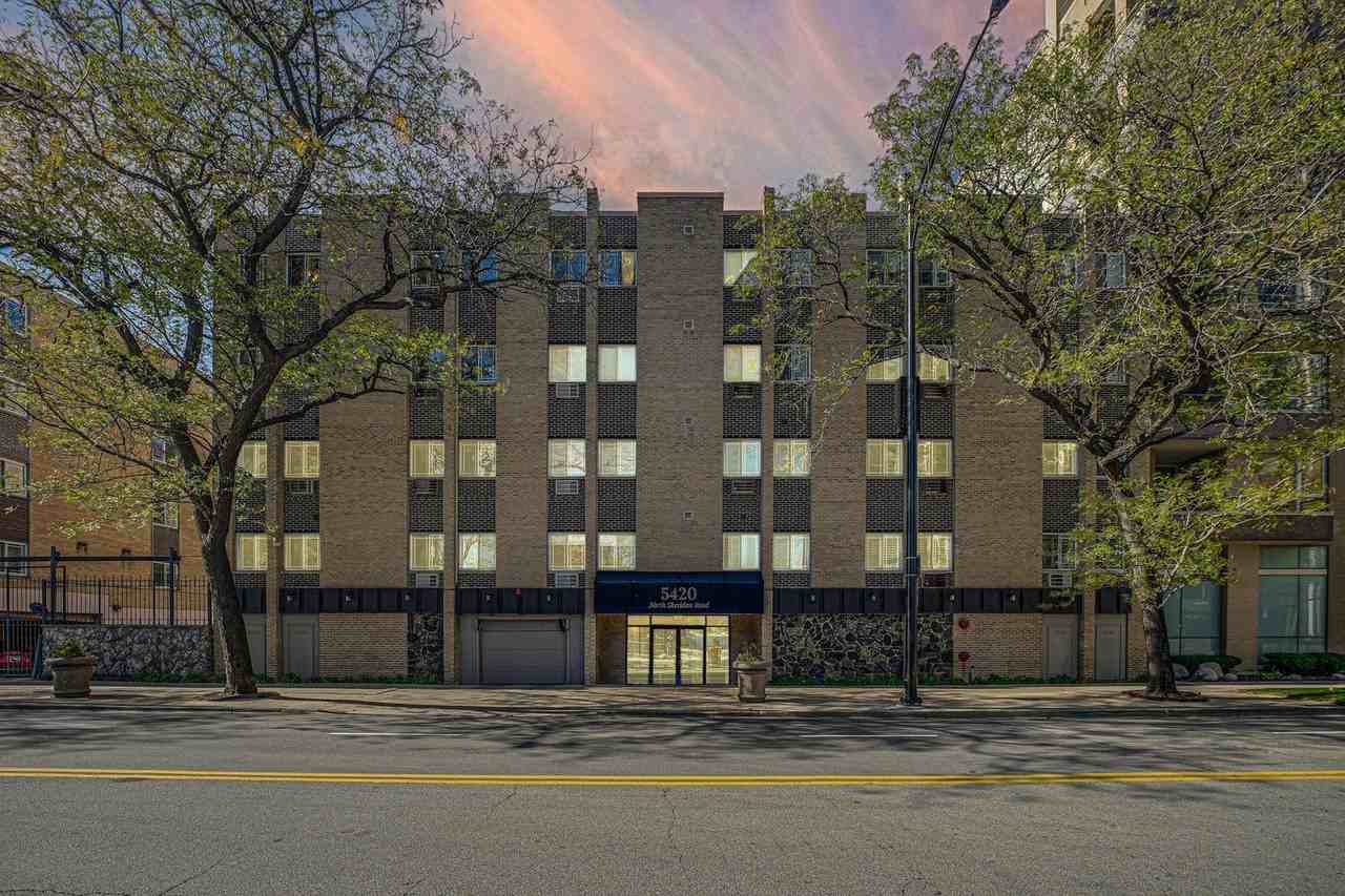 5420 North Sheridan Road #501 - Photo 2 of 22