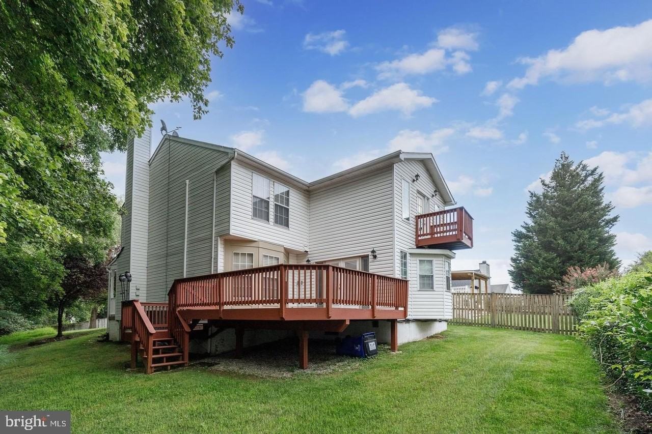 6263 Woodcrest Drive - Photo 3 of 24