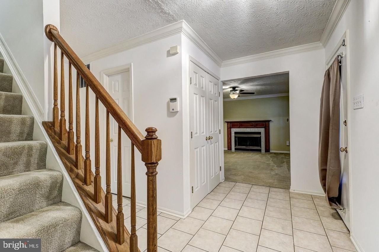 6263 Woodcrest Drive - Photo 5 of 24