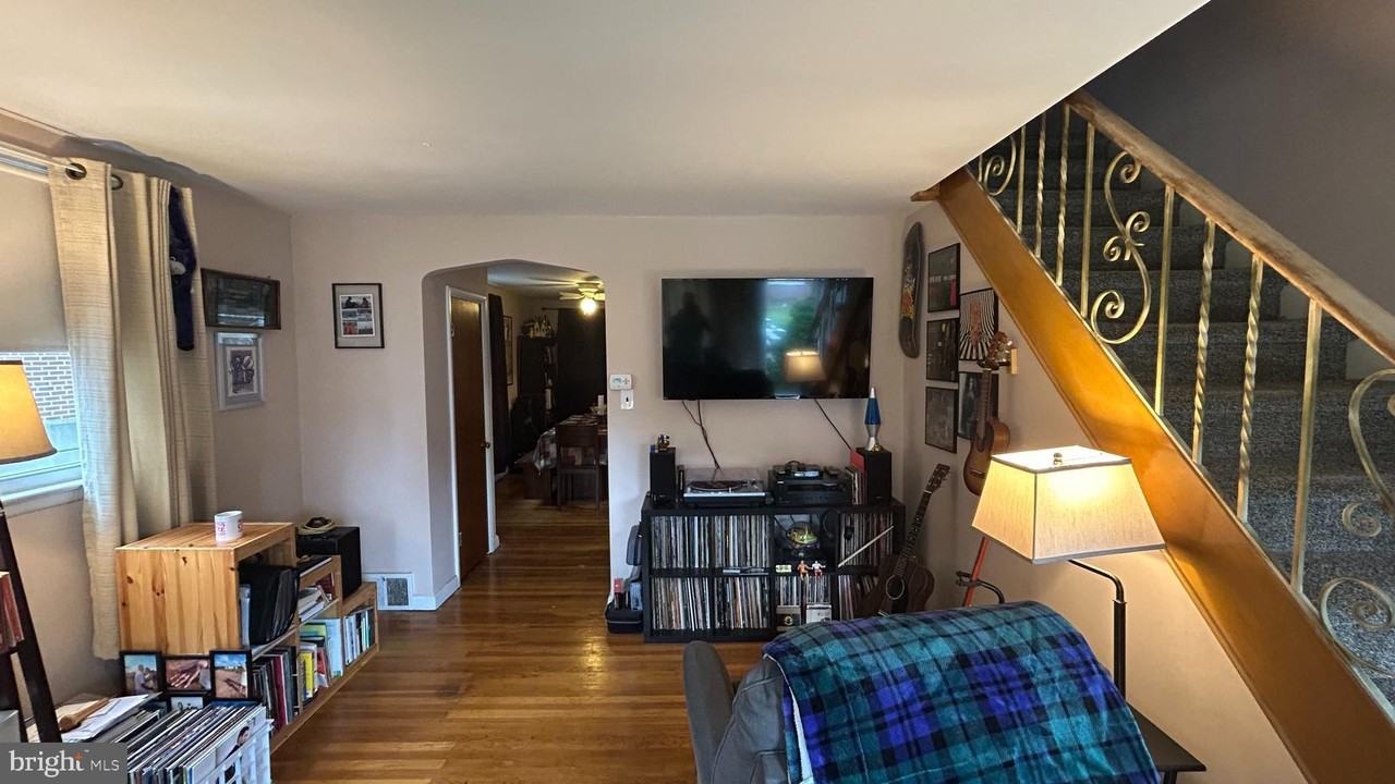 7615 Burholme Ave - Photo 4 of 18