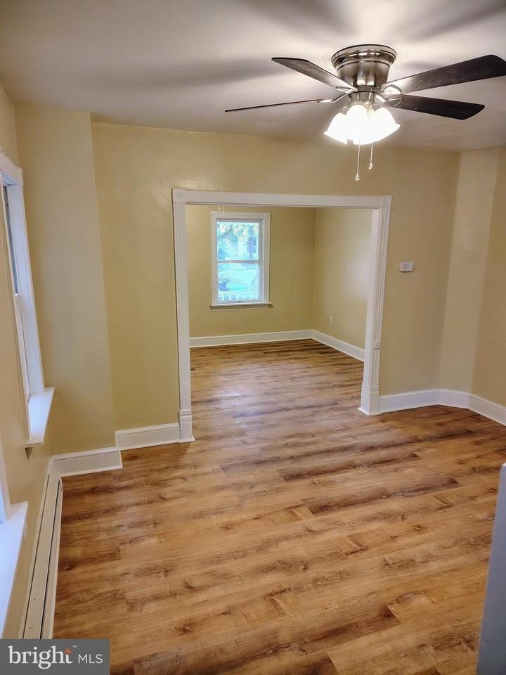 234 S Illinois Ave - Photo 3 of 16