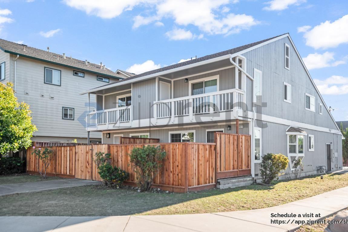 29213 Dixon Street - Photo 2 of 36