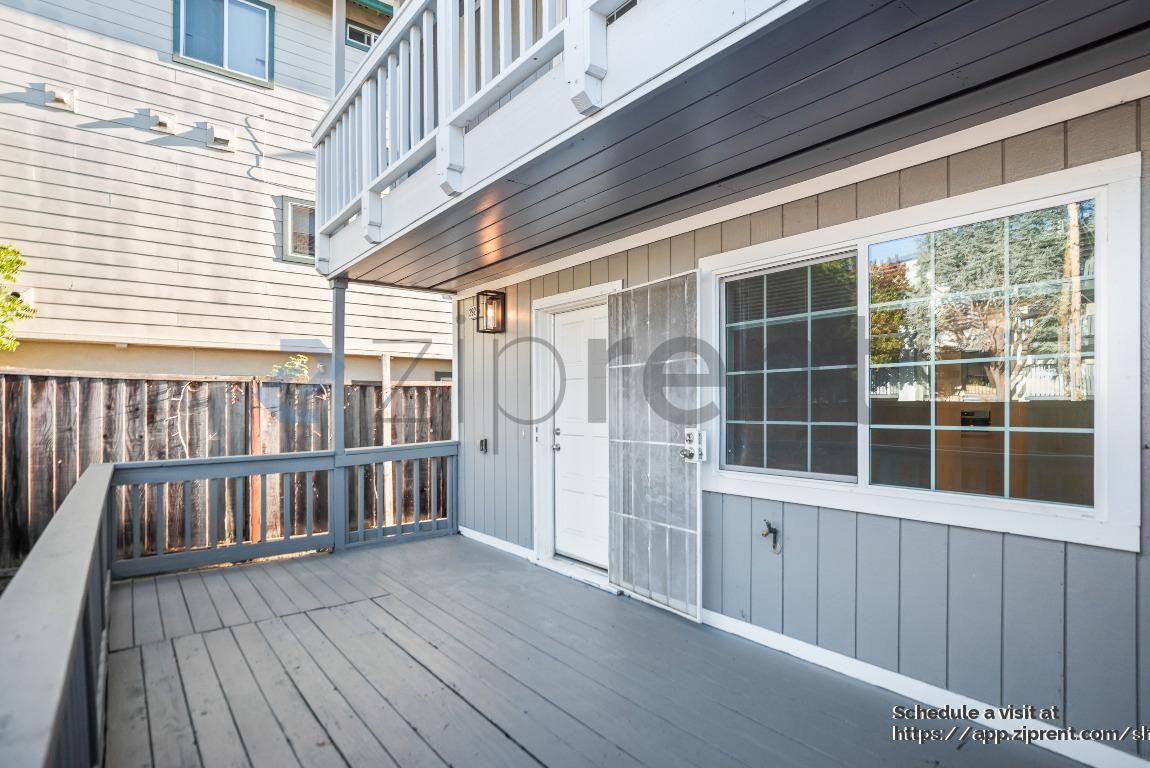 29215 Dixon St - Photo 5 of 35