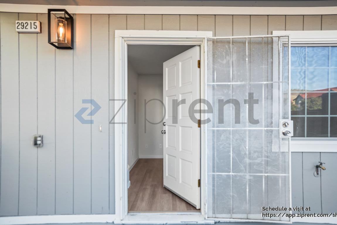 29215 Dixon St - Photo 7 of 35