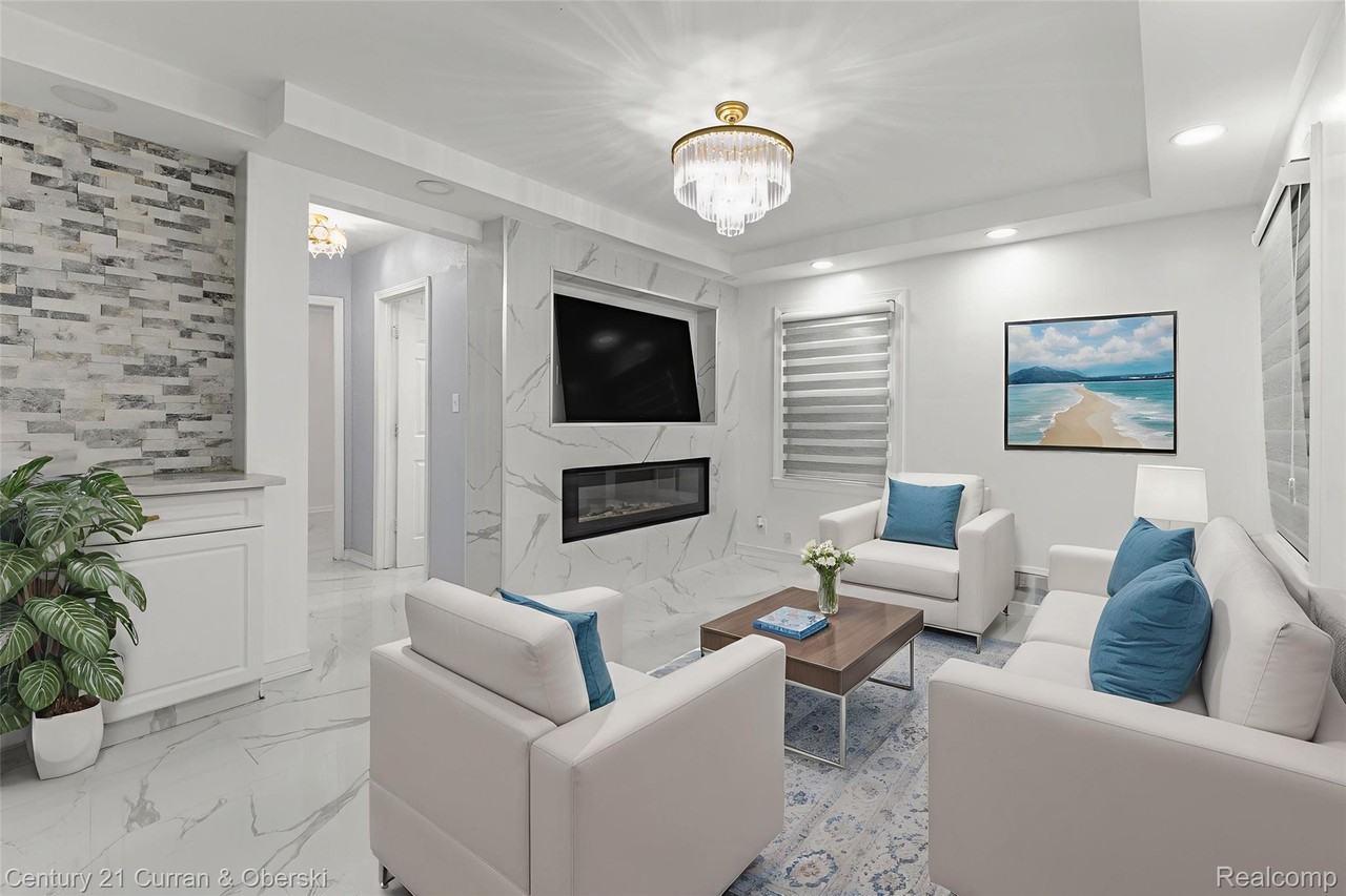 7841 Barrie St - Photo 2 of 35