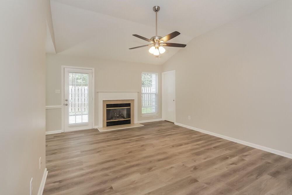 10509 Brawley Ln - Photo 4 of 16