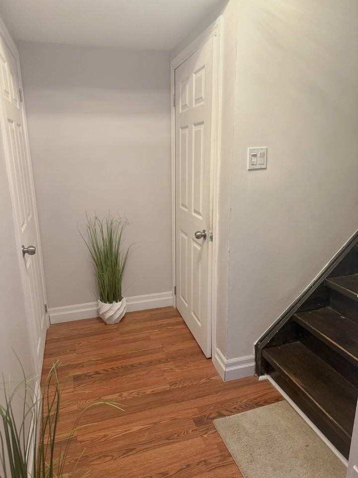 127 Saint Clair Crescent - Photo 3 of 7