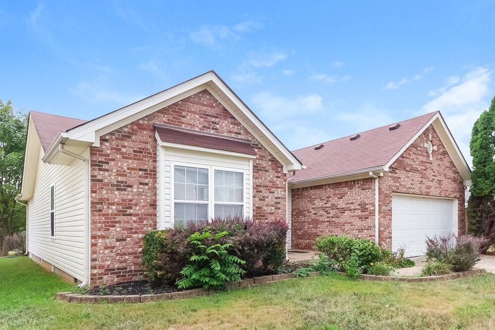 8008 Grandmeadow Ln - Photo 3 of 16