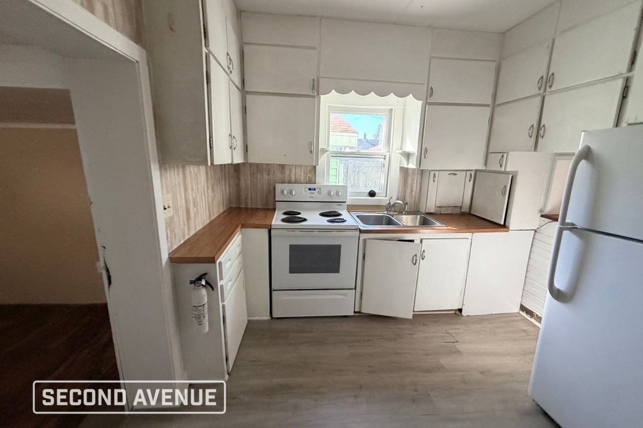 208 S Thomas Ave - Photo 4 of 14