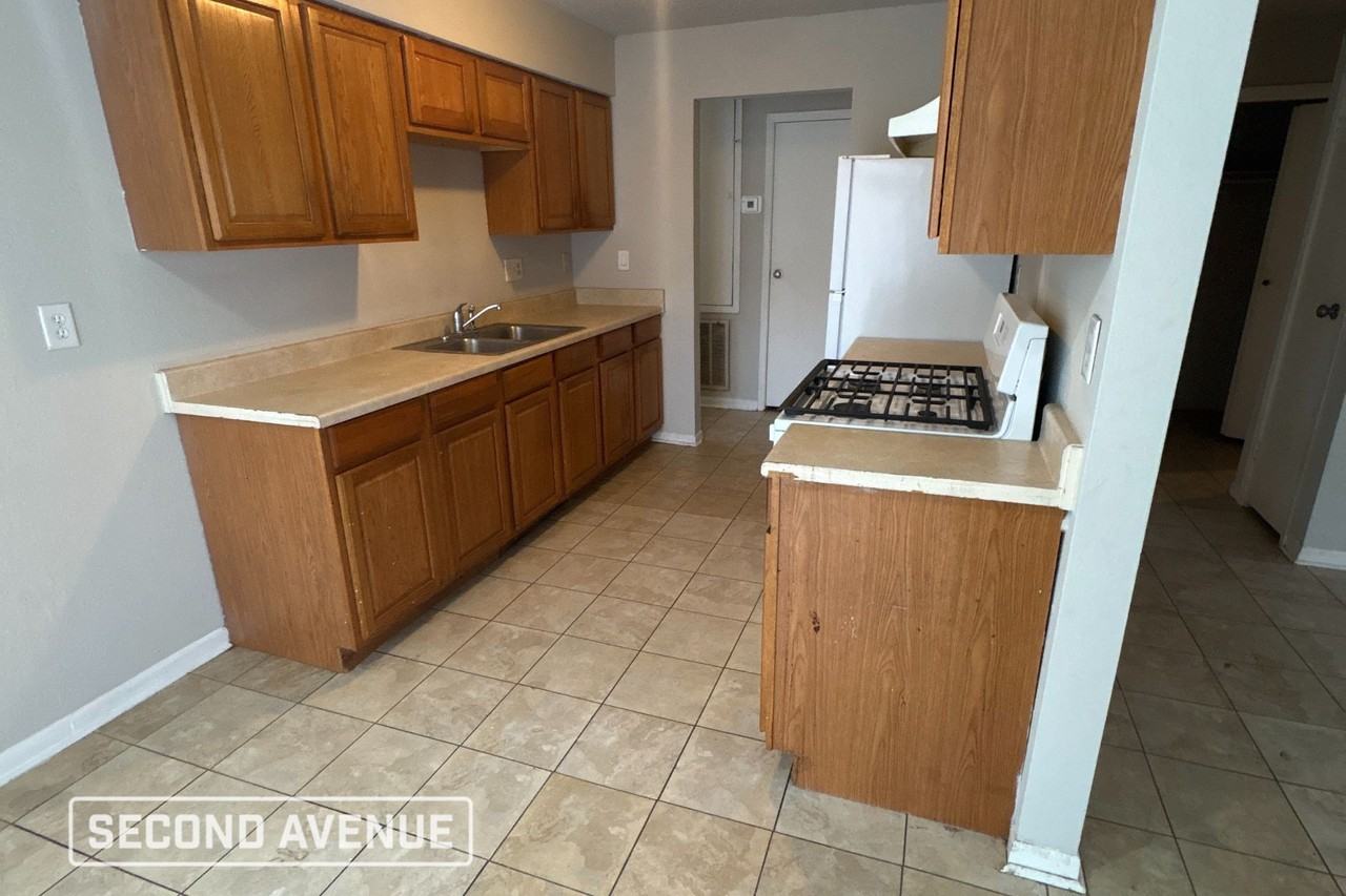 11727 Mosscrest Dr - Photo 3 of 15