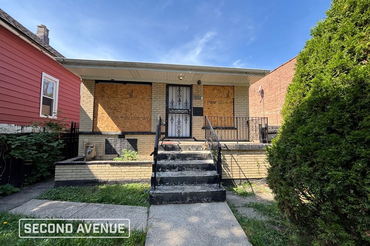 8028 S Union Ave - Photo 2 of 9