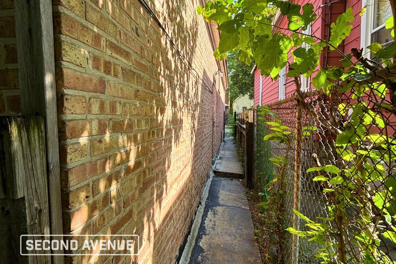 8028 S Union Ave - Photo 3 of 9