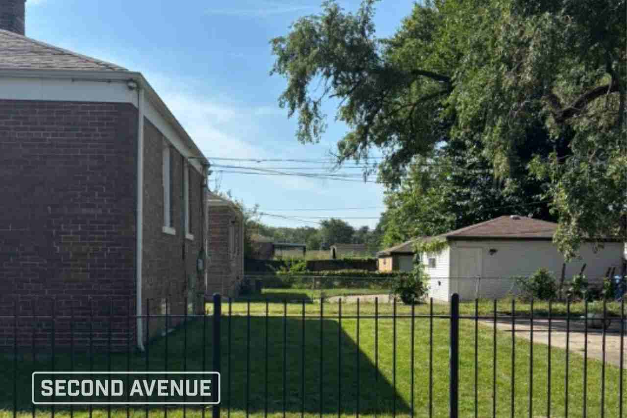12834 S Parnell Ave - Photo 2 of 11