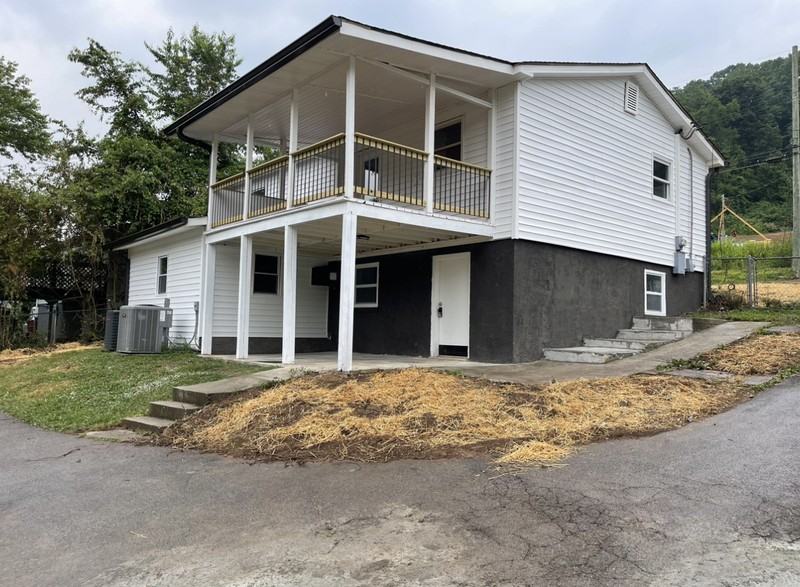 3106 Greenway Dr #2 - Photo 2 of 12