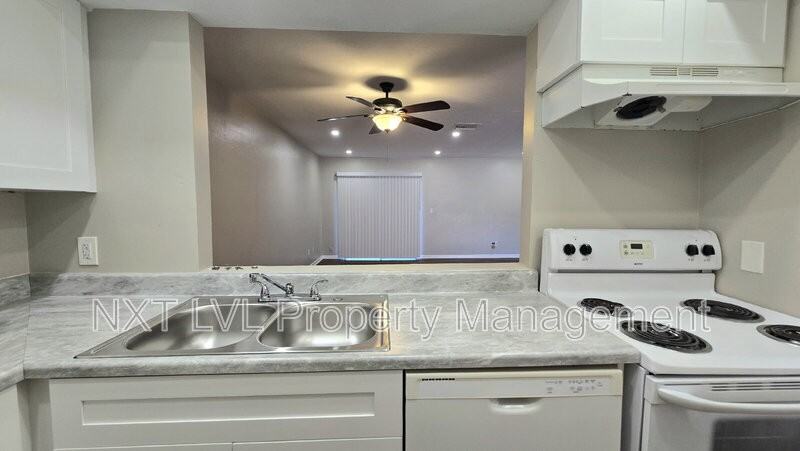 3313 Skyline Blvd - Photo 3 of 9