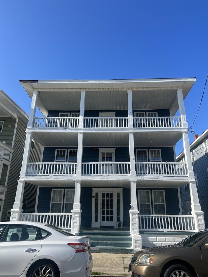 322 East Glenwood Avenue - Photo 2 of 8