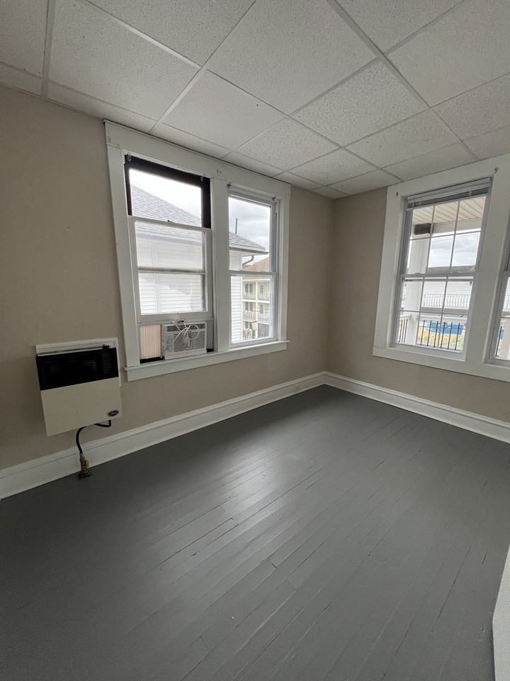 322 East Glenwood Avenue - Photo 3 of 8