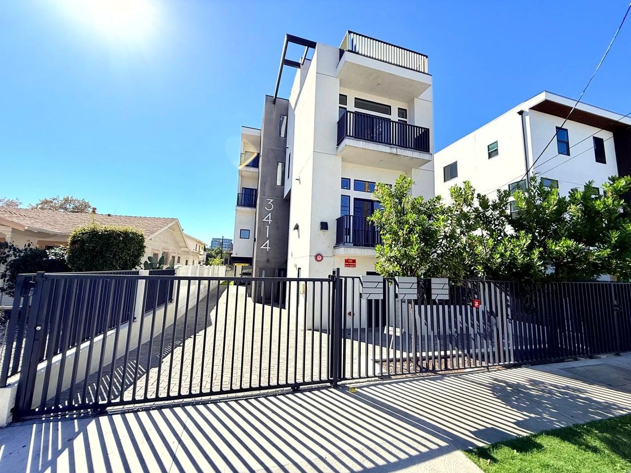 Beautiful Modern Luxury 4 Story Townhome - Photo 2 of 50