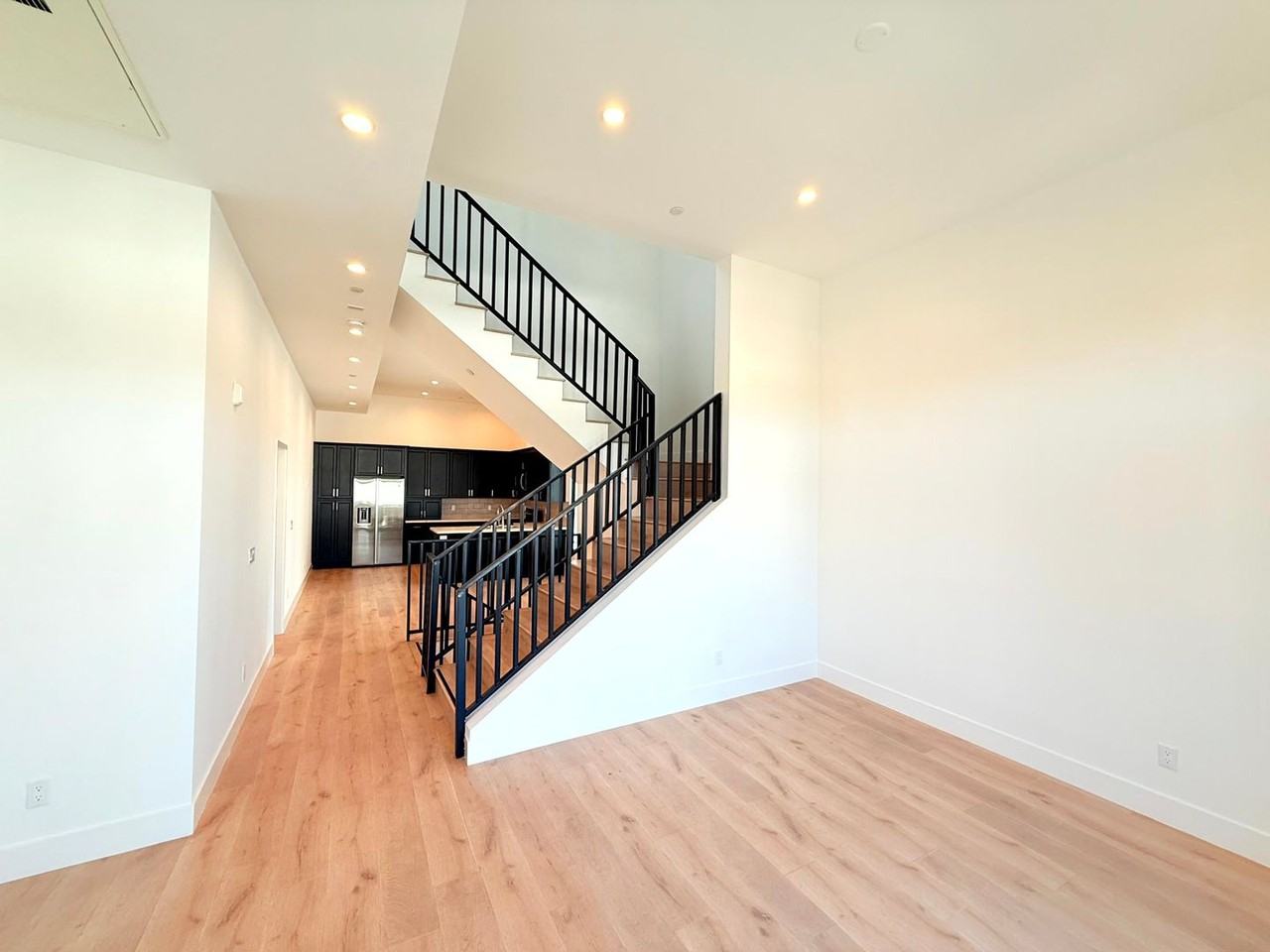 Beautiful Modern Luxury 4 Story Townhome - Photo 5 of 50