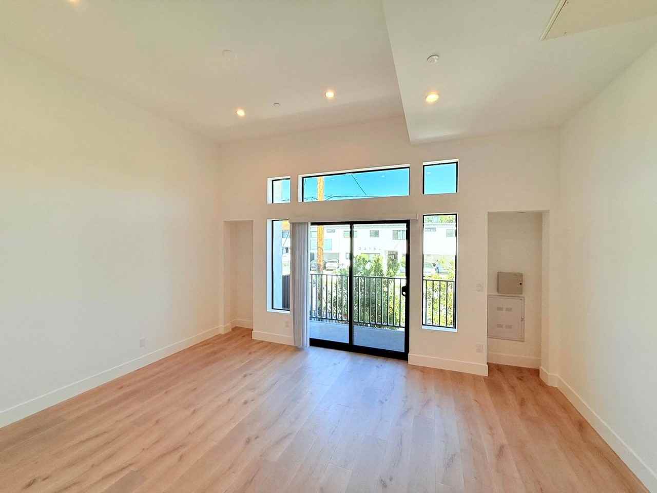 Beautiful Modern Luxury 4 Story Townhome - Photo 6 of 50